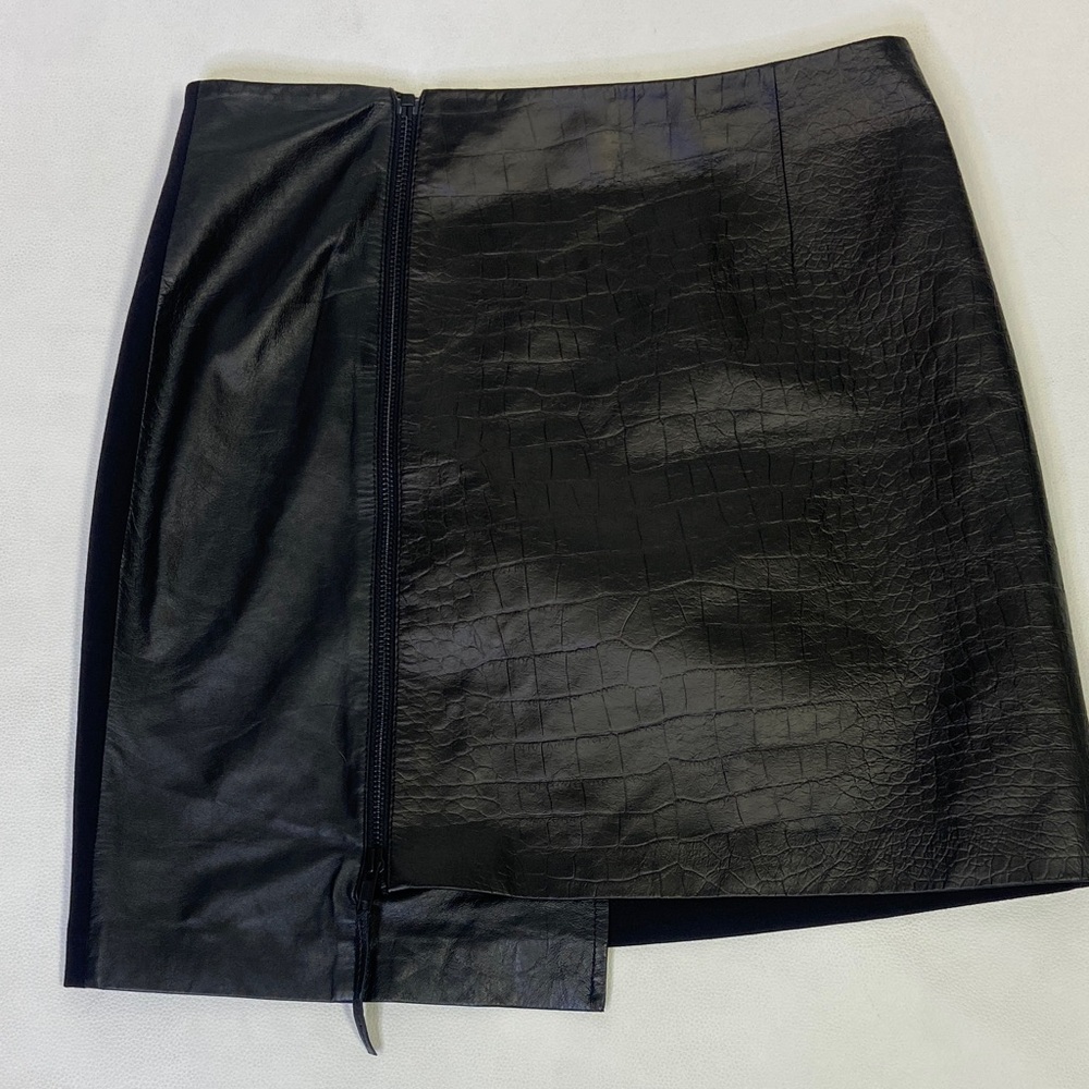 TROUVE Black Crocodile Leather Mini Skirt Nordstrom Asymmetrical Zip Up Size 4